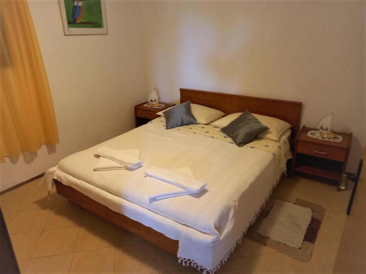 Apartmani Gracijela Karlobag Luaran gambar