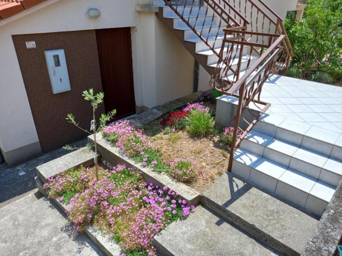 Apartmani Gracijela Karlobag Luaran gambar