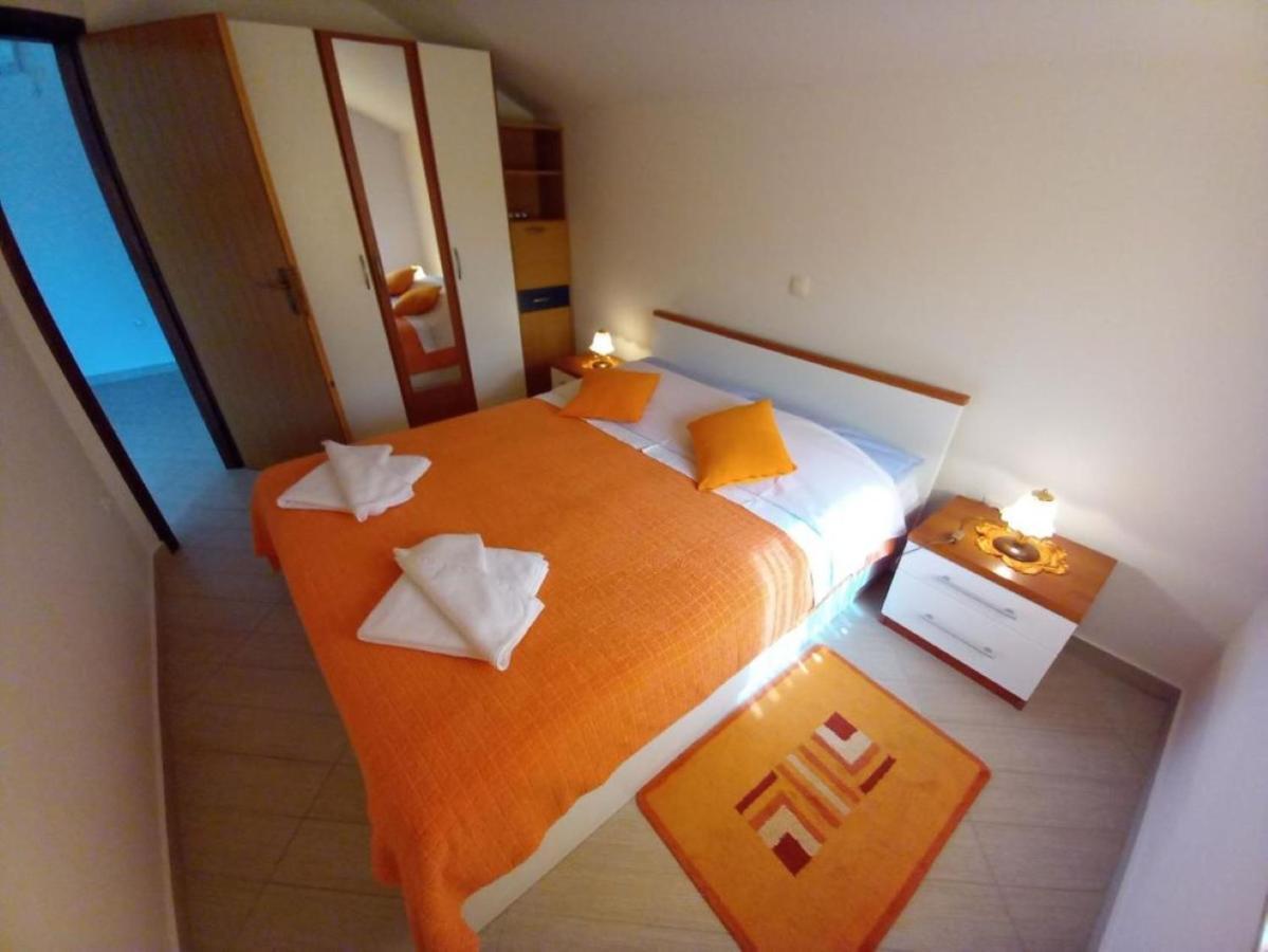Apartmani Gracijela Karlobag Luaran gambar