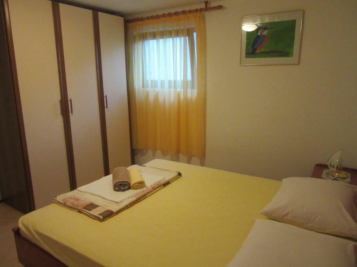 Apartmani Gracijela Karlobag Luaran gambar