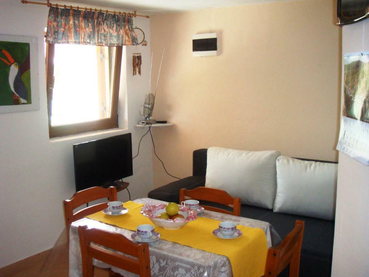 Apartmani Gracijela Karlobag Luaran gambar